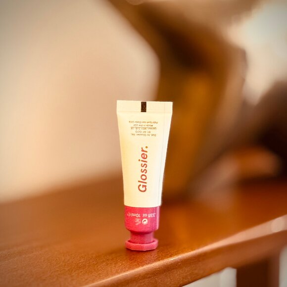 Glossier Cloud Paint seamless cheek color Haze (deep fuscia) cruelty free - Picture 3 of 5